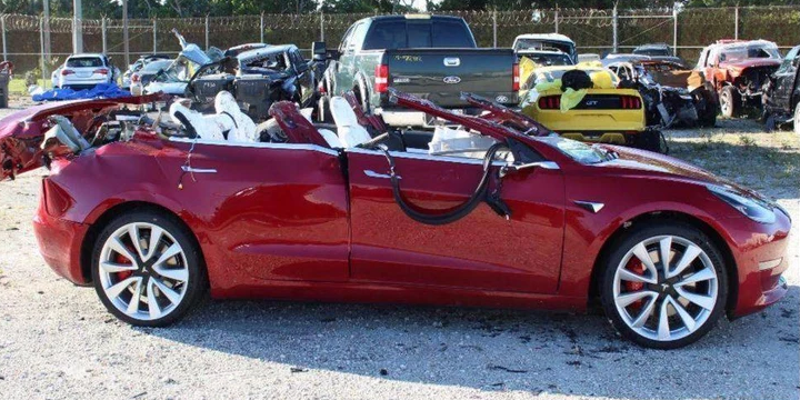 特斯拉Model 3车祸惨遭削顶 但这不是自动驾驶的错