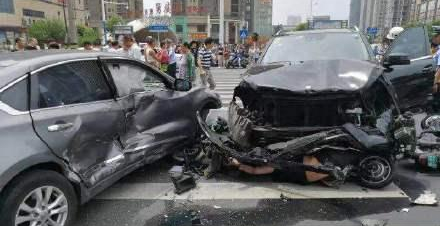常州奔驰车突然失控致3死10伤 惨烈车祸竟因司机晕厥