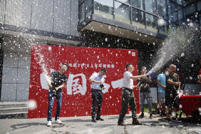 红米眼热小米电视销量！卢伟冰：Redmi要不要做电视呢？