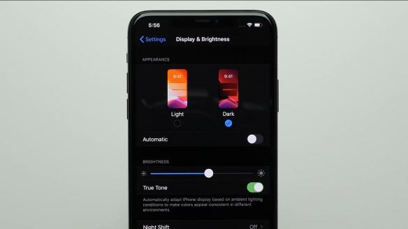 苹果iOS 13的黑暗模式真能省电吗?对比实验告诉你! 苹果iOS 13的黑暗模式真能省电吗?对比实验告诉你!