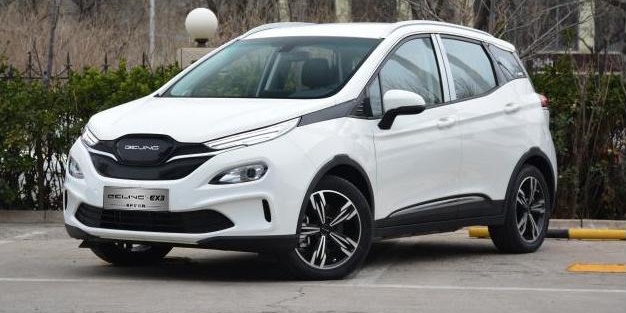 造型独特的纯电小型SUV 北汽推EX3入门版