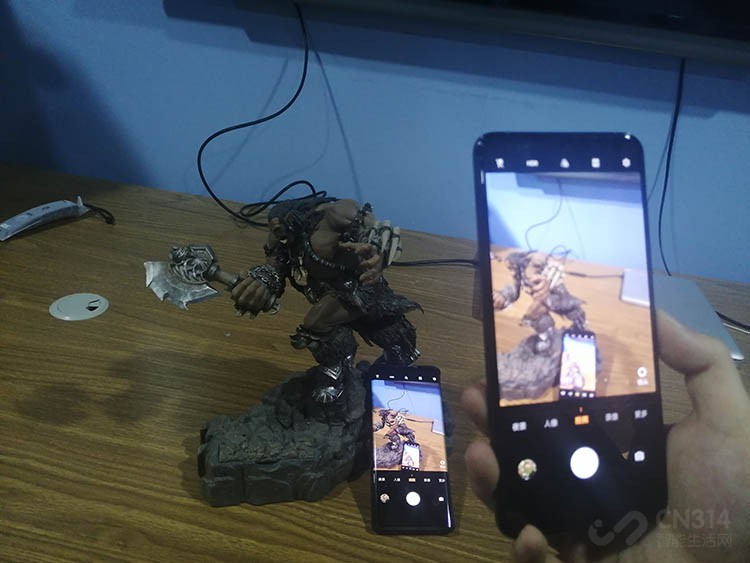 不再挤着看视频 不再挤着看视频