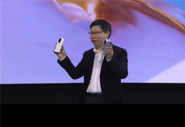 华为P40系列正式亮相：Pro+四曲面挖孔屏＋陶瓷材质