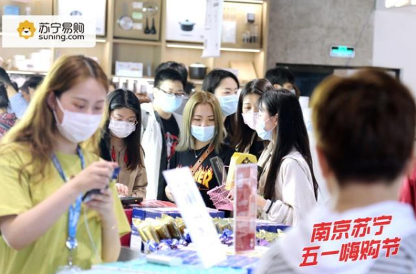 苏宁逆袭：街边门店灯灭了一盏，大屏上销售纪录刷了一轮