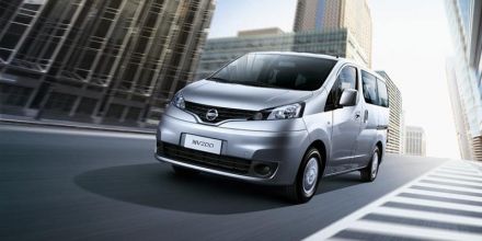 西班牙工人放火抗议日产汽车关闭工厂的决定