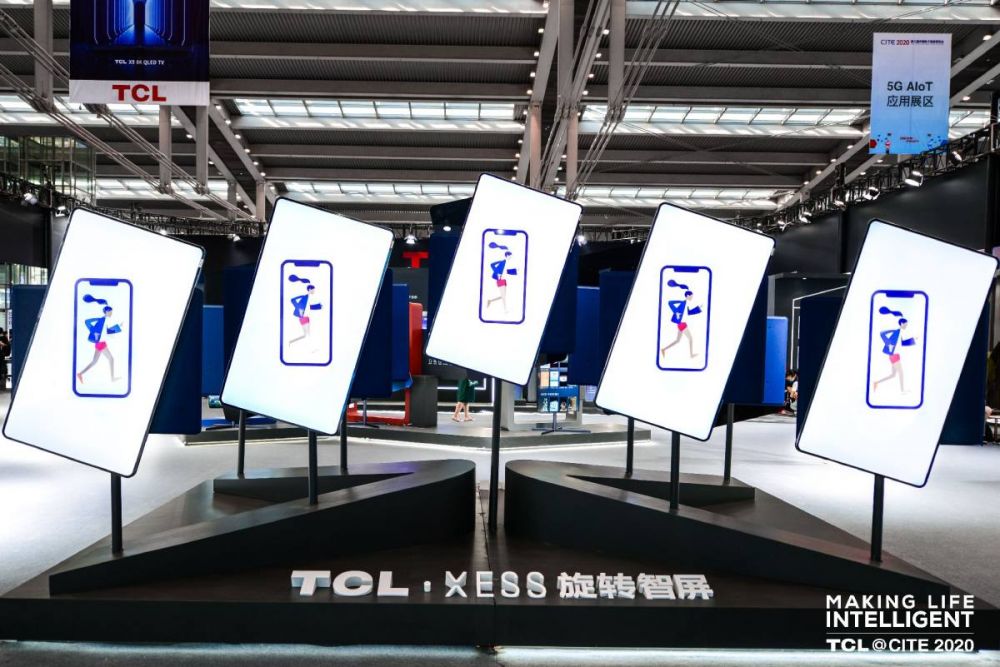 图片包含 室内, 桌子, 建筑, 电脑 描述已自动生成