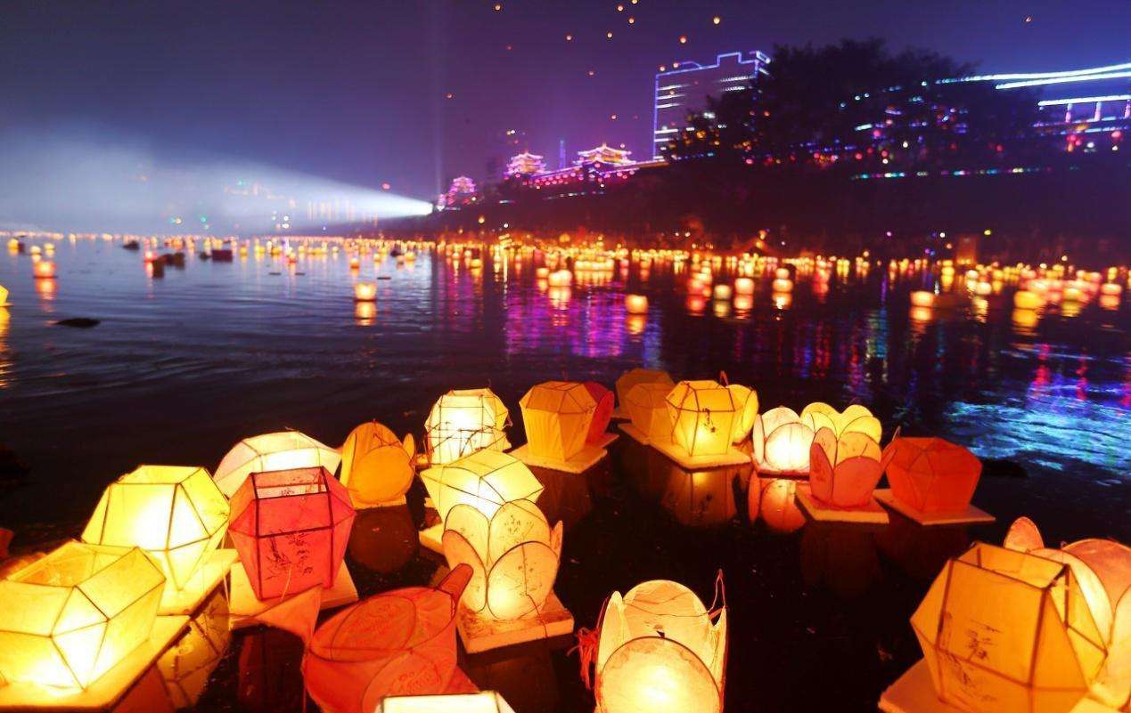 中元节多地重罚烧纸，知名网上祭祀平台”思念堂”上线专属供品