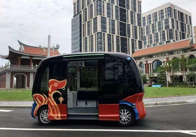 东风汽车“无人巴士”进入商业化运营
