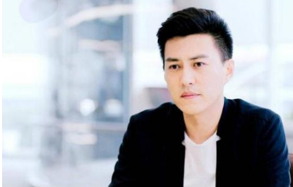 骗局！短视频平台明星账号真假难辨，六旬老太网恋假靳东