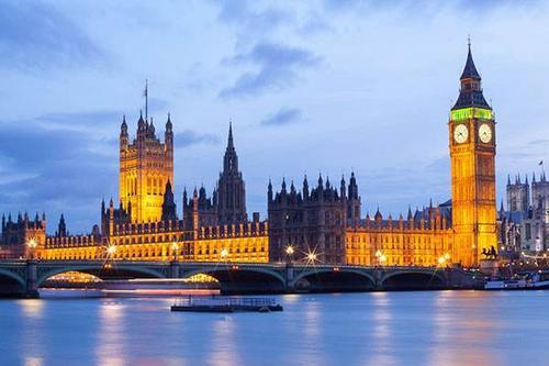 英国开始部署新冠疫苗接种工作，预计年底到位1000万剂