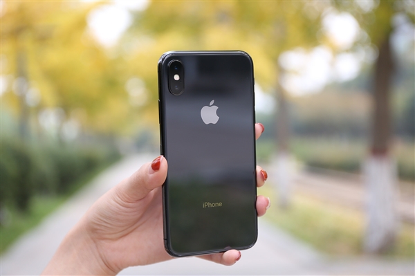 继充电插头和耳机之后 苹果或将取消iPhone数据线随即附赠