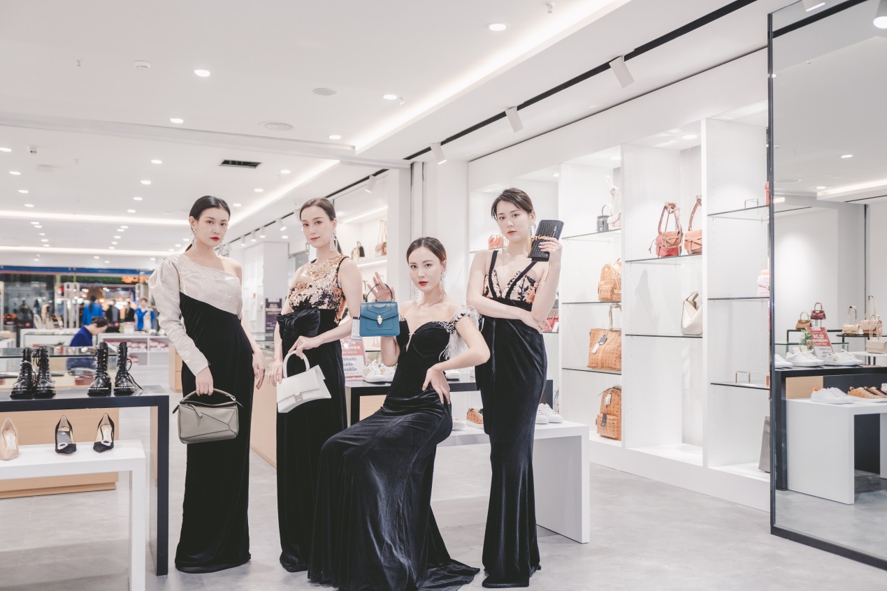 珍品网双线入驻苏宁易购，南京首家奢侈品店线上线下同价
