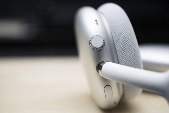 苹果AirPods Max问题不断：长时间佩戴后生水，只有一边主动降噪