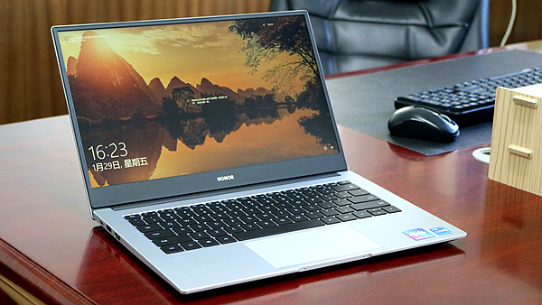 荣耀MagicBook 14 2021实机图赏：轻薄与性能兼具 商办与学生之选