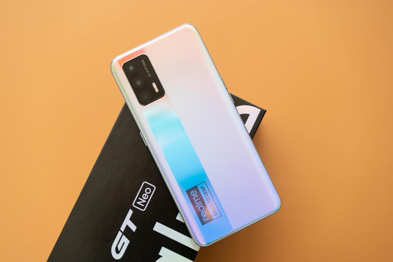 年轻人第一款不偏科的性能旗舰：realme 真我GT Neo评测
