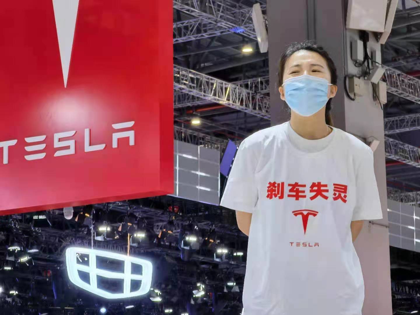刹车失灵事故频发！特斯拉车主维权大闹上海车展
