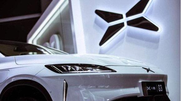 驱动晚报：小鹏汽车4S店前现刹车失灵横幅 特斯拉Model 3标准版售价小幅上调