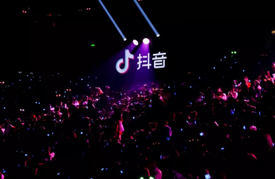 字节跳动刚对组织框架调整，#抖音崩了#上热搜第一