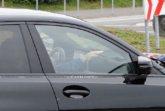 005JvqR1ly1gw1yudnbd1j618h0u0gr502