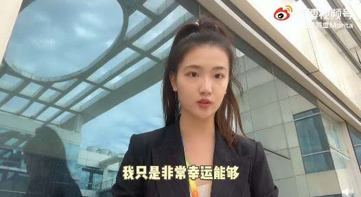 董明珠22岁女秘书走进公众视野，会是格力的接班人吗？