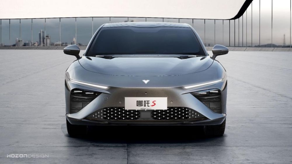 哪吒汽车聘请李莉担任体验大使