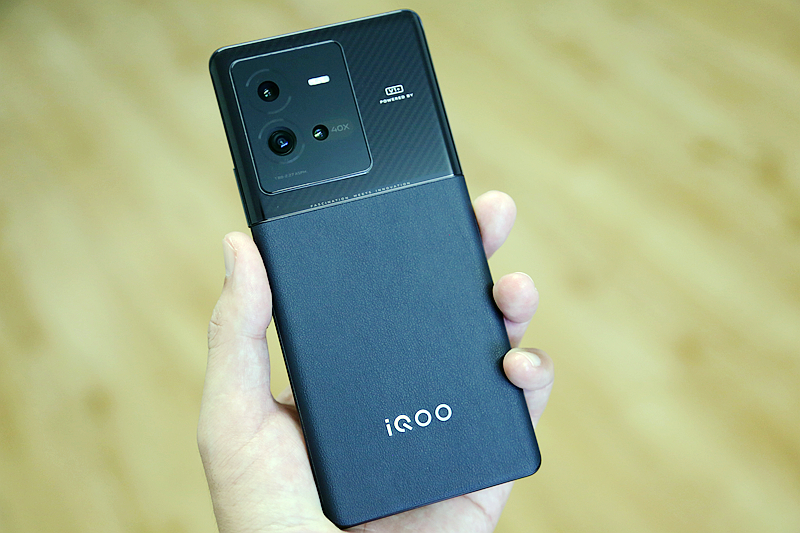iQOO 10 Pro评测：不只是首发200W快充 更是“水桶”旗舰的典范