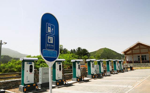 高速公路充电桩16721个  你敢开电车跑长途了吗