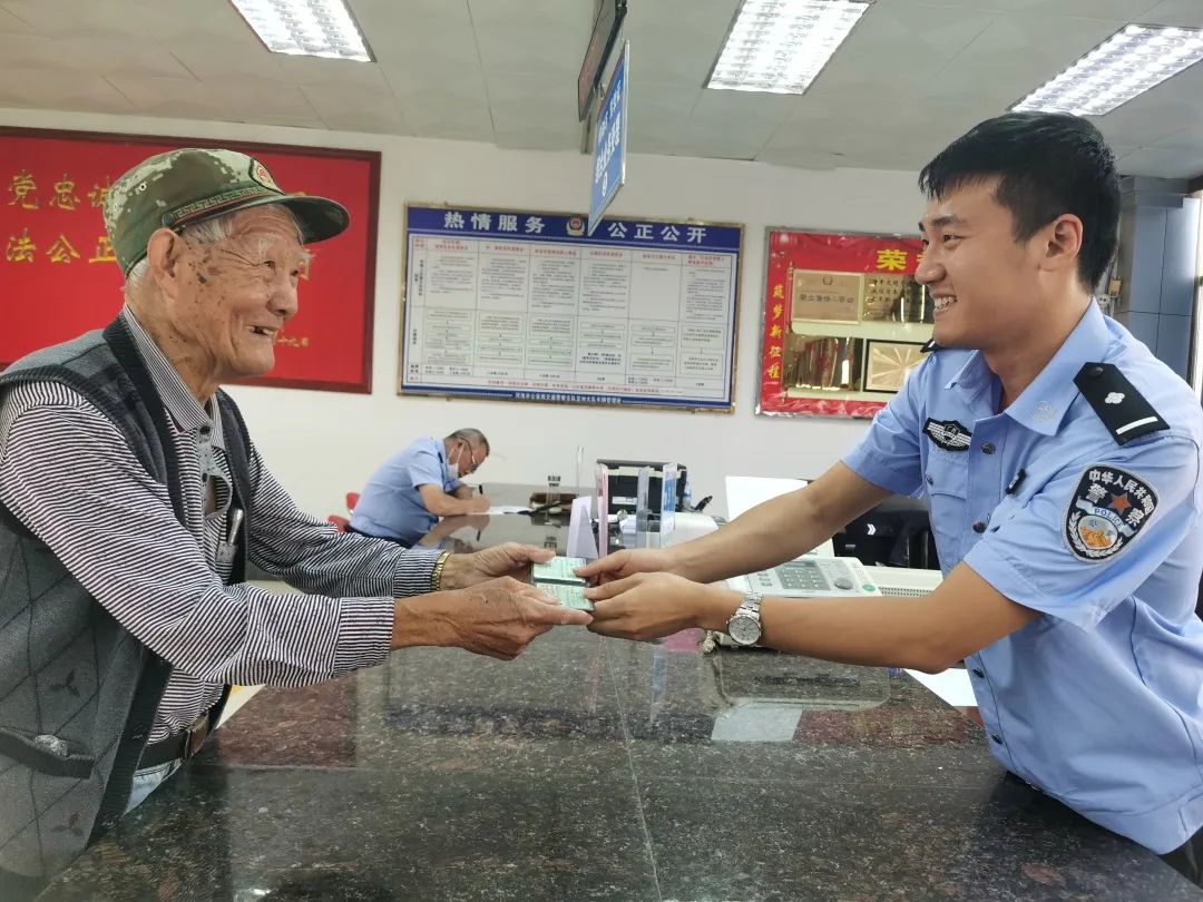所有科目一次过  88岁这水平绝了