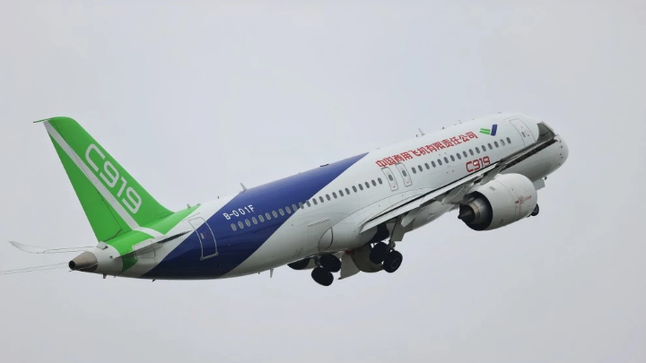 C919 国产自研大飞机首次亮相珠海航展