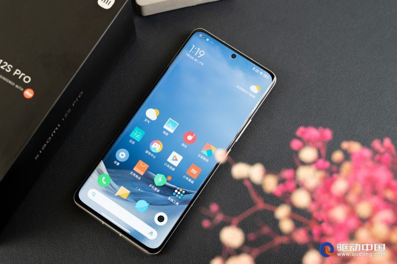Canalys：小米手机全球排名稳居第三，高端化战略成效显著