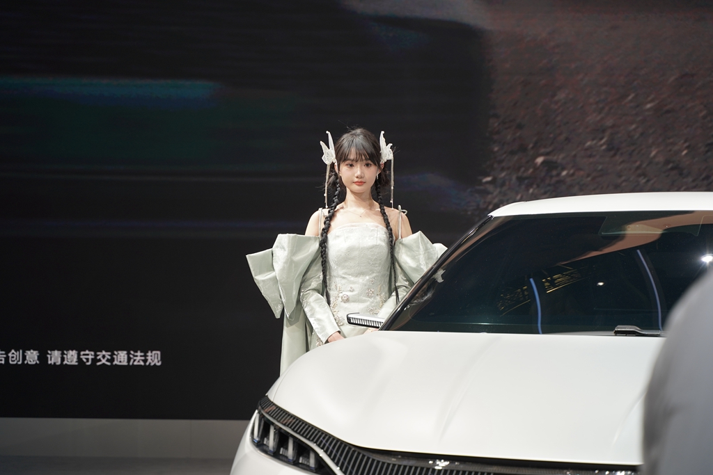 2023上海车展抢先看：车模小姐姐哪家最靓？