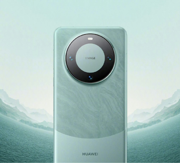 昨夜今晨:华为Mate 60 Pro正式开售 线下门店出现排队盛况