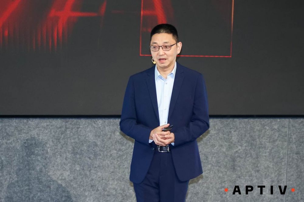 安波福连接器系统副总裁兼亚太区总经理沈国樑结合汽车发展趋势介绍安波福在48V方面的系统解决方案.jpg