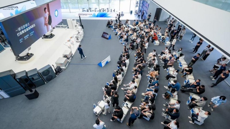 美的空调“2025美的AI科技日”：以AI全维生态引领行业发展新范式pg模拟器官网