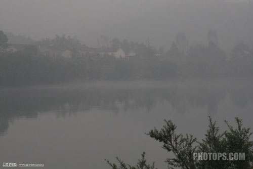 Photoshop一步修复偏灰暗的风景照片
