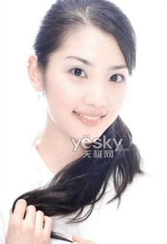 Photoshop整容教程：让MM美唇大嘴变小嘴(1)