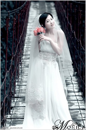 Photoshop调出漂亮的淡雅色调婚片