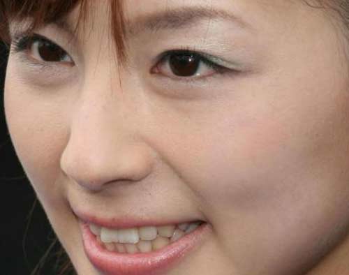 用Photoshop优化美眉照片的眼部特写