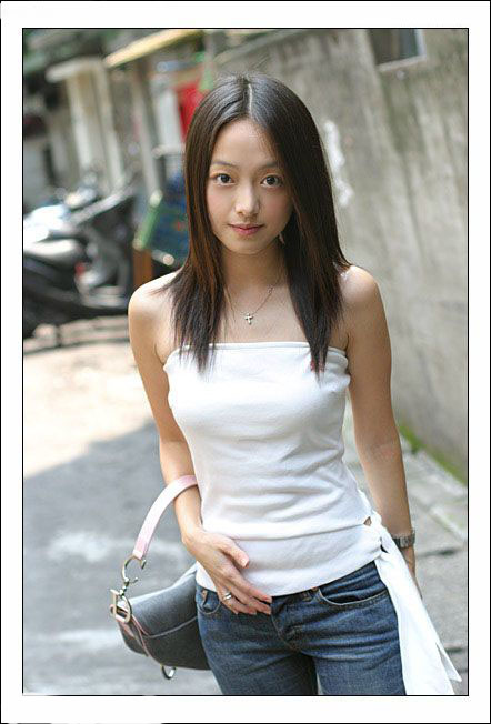 Photoshop为漂亮MM白衫加印花草图案