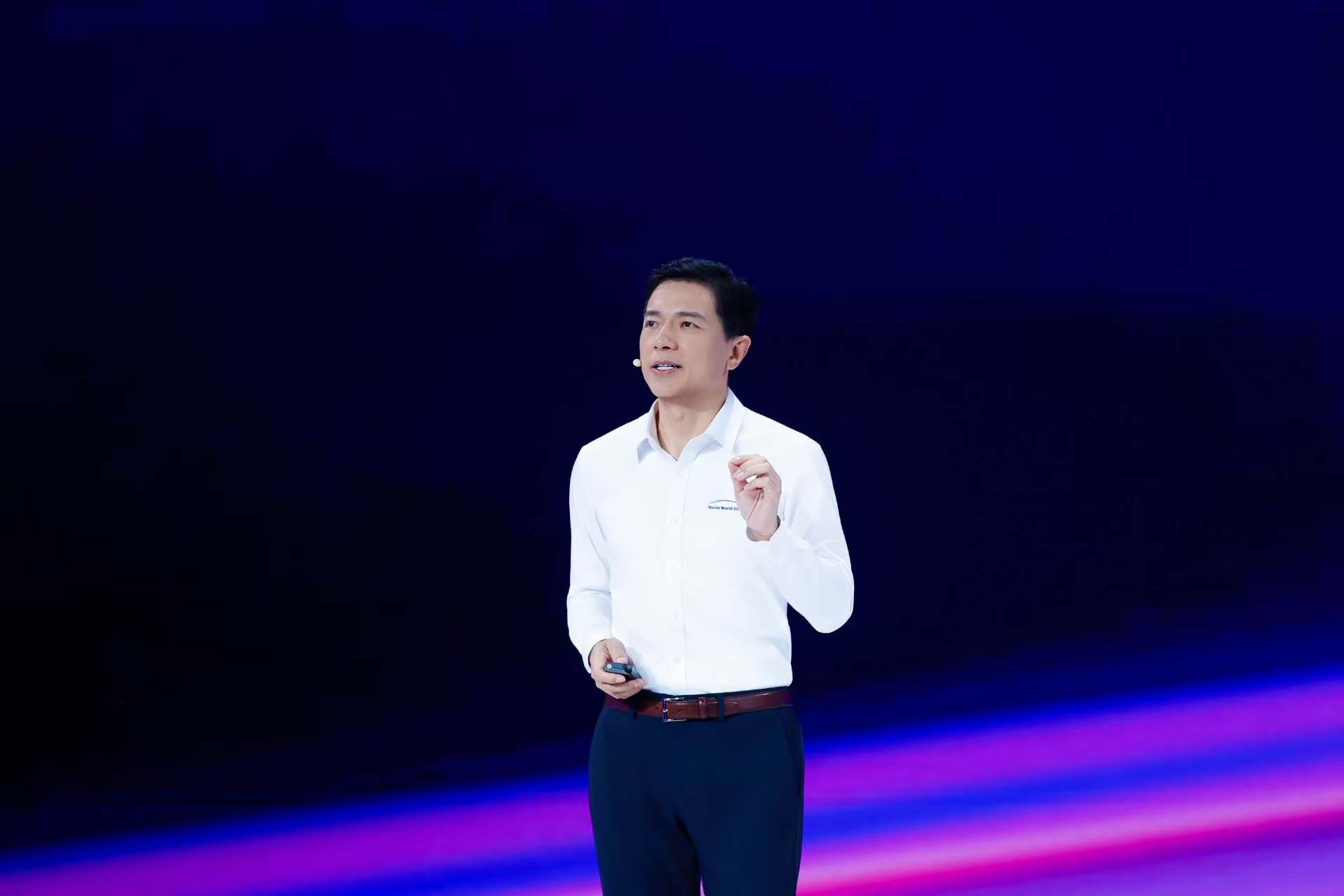 萝卜快跑服务次数全球第一！李彦宏：无人车将成全新移动生活空间