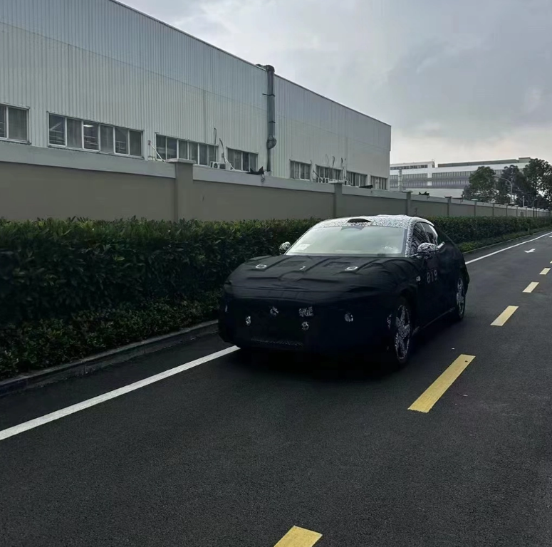 昨夜今晨：小米首款SUV车型路试曝光 小米回应林斌减持套现 传苹果AI计划与国内大模型企业合作