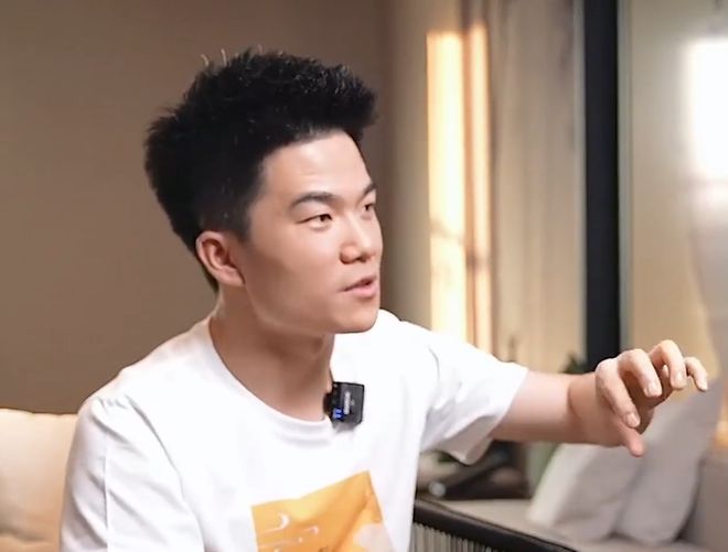 董宇辉晒新账号“与辉同行”成绩单：不到20天销售额高达8亿