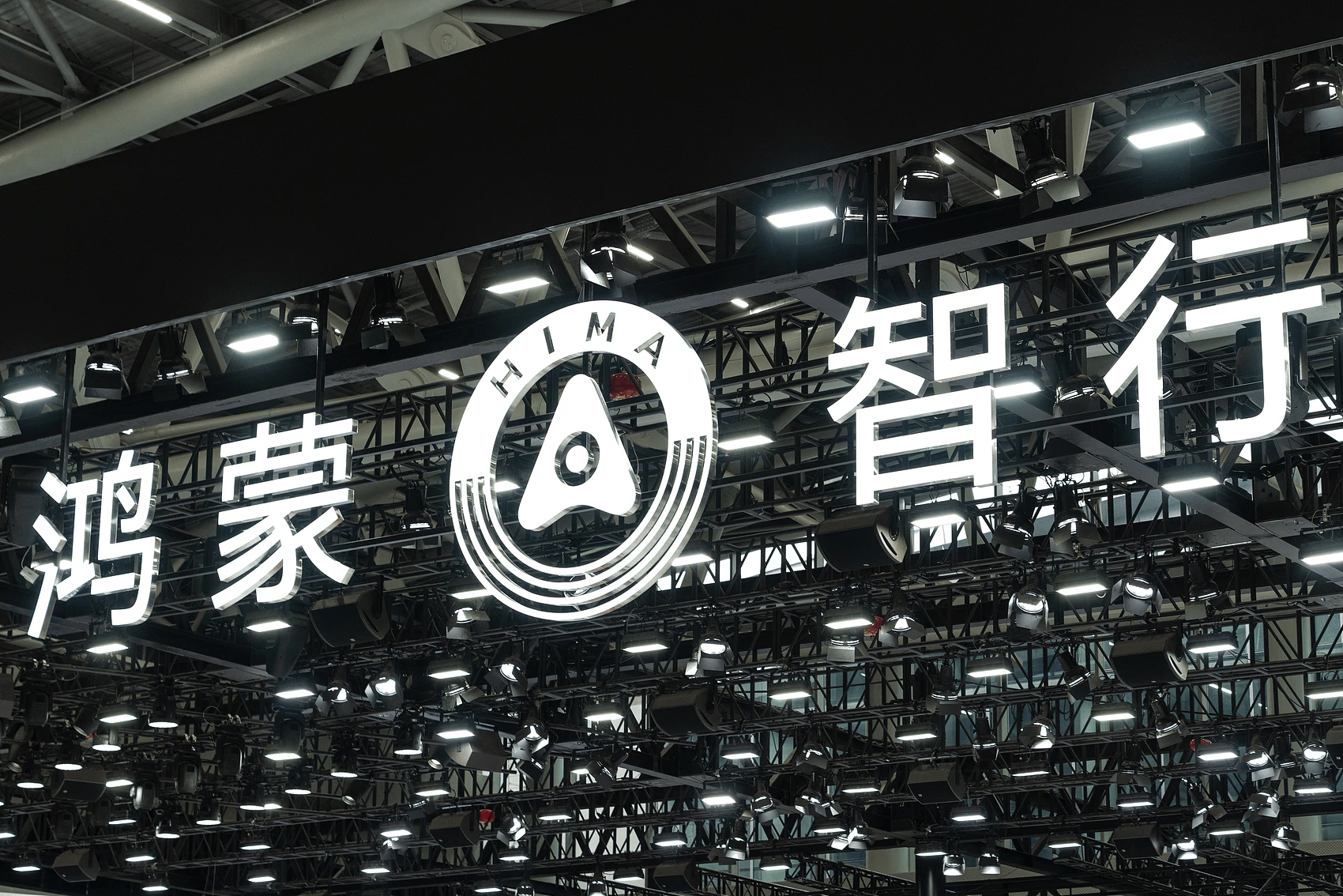 昨夜今晨：苹果计划推出桌面机器人 多个豪华汽车品牌经销商转投尚界