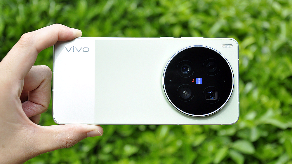 vivo X300 Ultra深度评测：手机？相机？移动影像的破界之作
