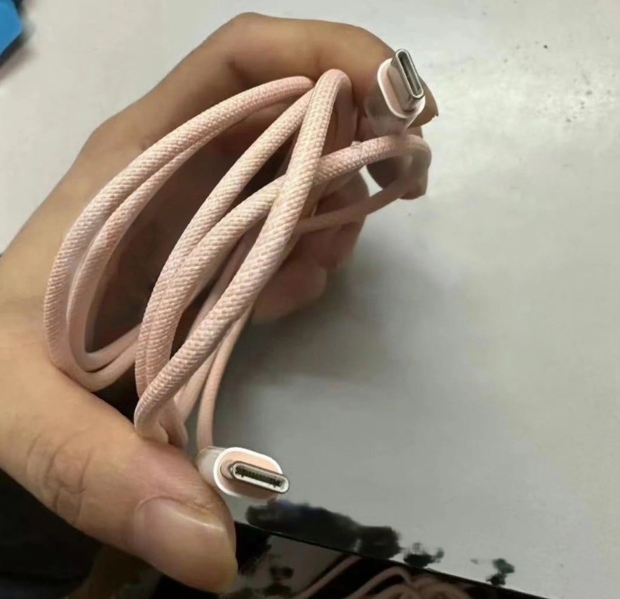 iPhone 15系列数据线曝光！终于换成USB-C