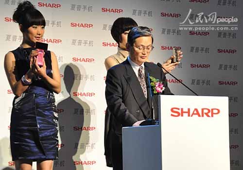 夏普11款新品手机华丽亮相 可用太阳能充电