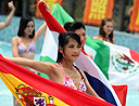 广州比基尼小姐热迎2010世界杯