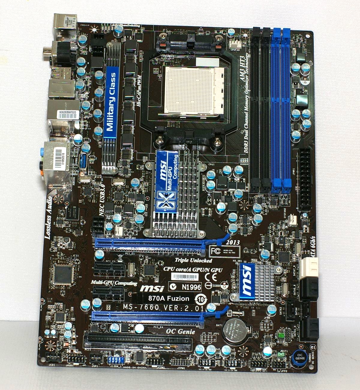 有驱动光碟,sata排线,ide排线,floppy排线,io档板及说明书等.