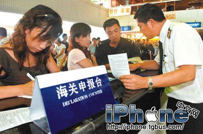 海外代购一部iPhone 4 水客能赚500元