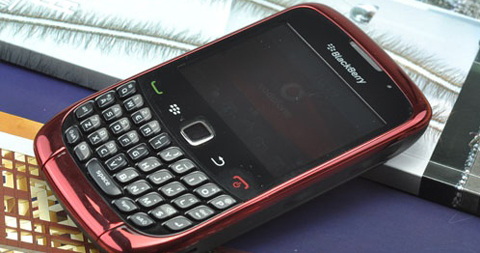 全新0S 6平价智能 全键盘黑莓9300评测